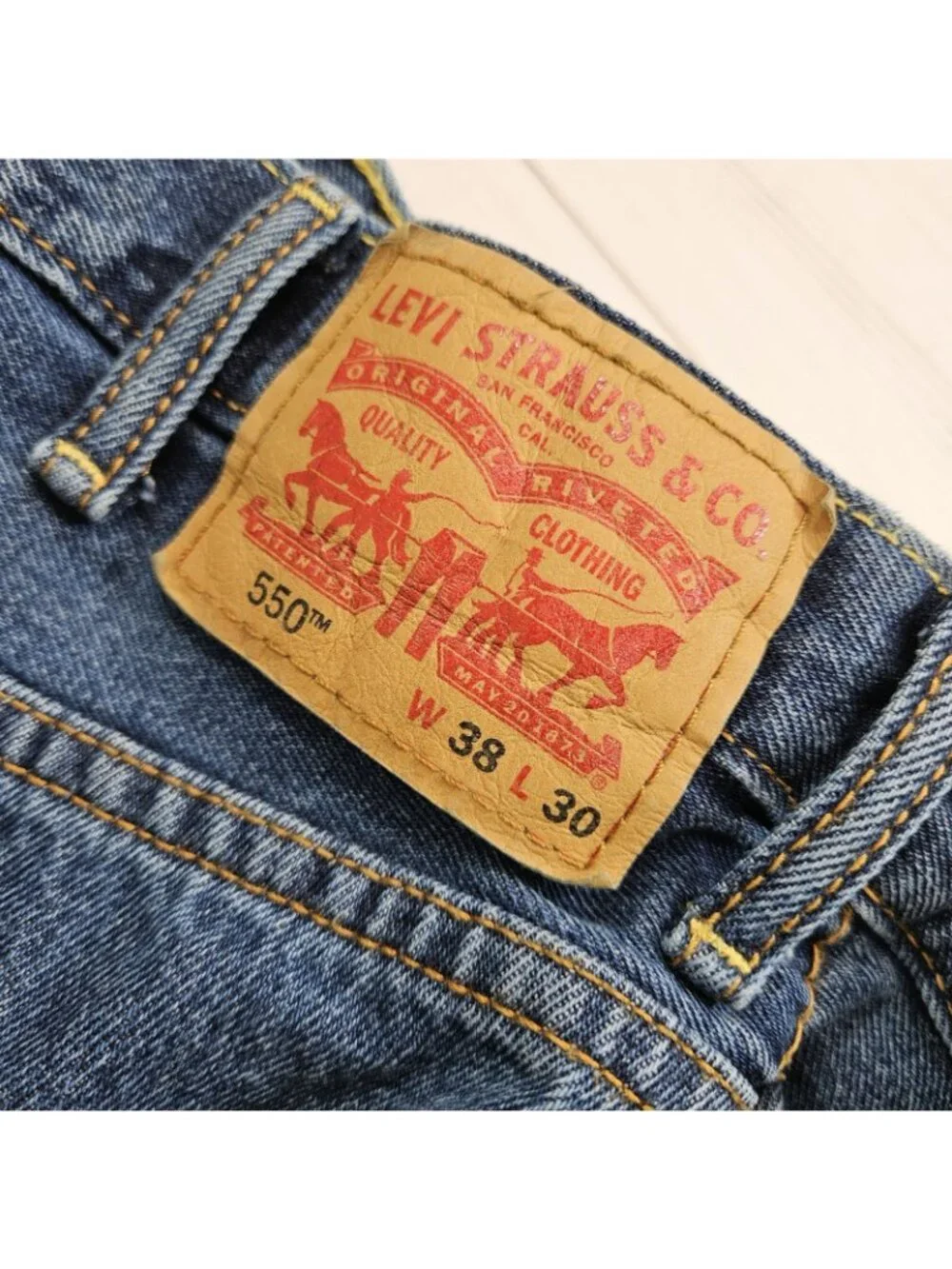 LEVI'S 550 Relaxed Fit Jeans Dark Wash Red Tag Size 38 x 30 Blue Denim Classic